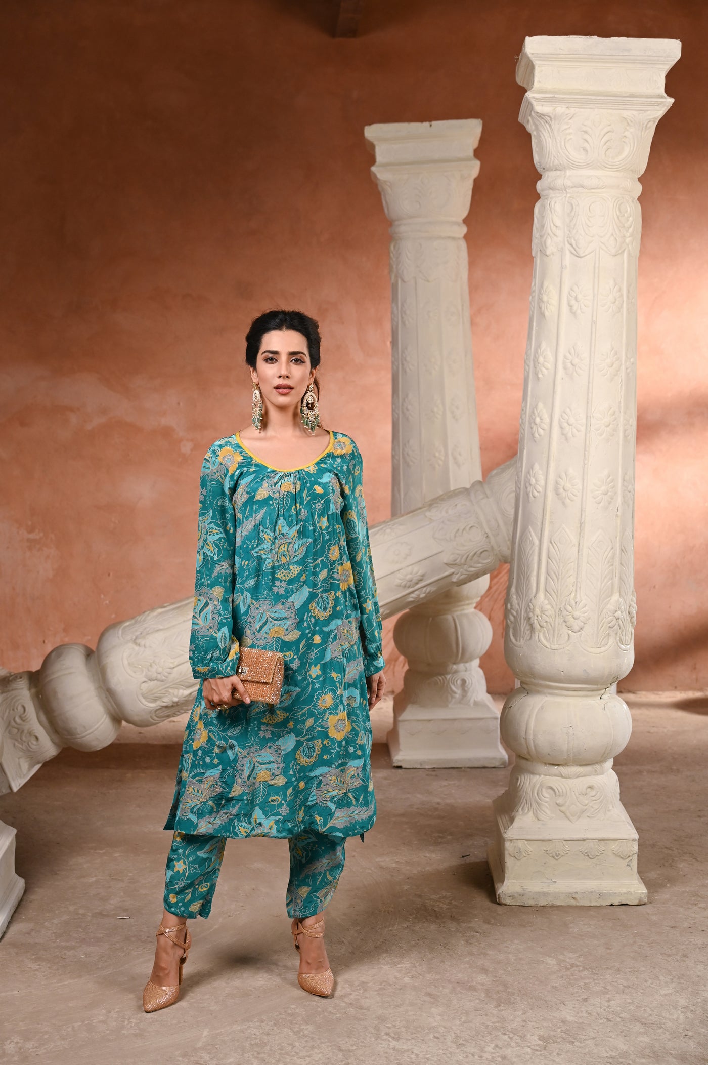 Rama Green Pure Crepe Spread Delicate Work Kurta with Overlapping Hem Pants