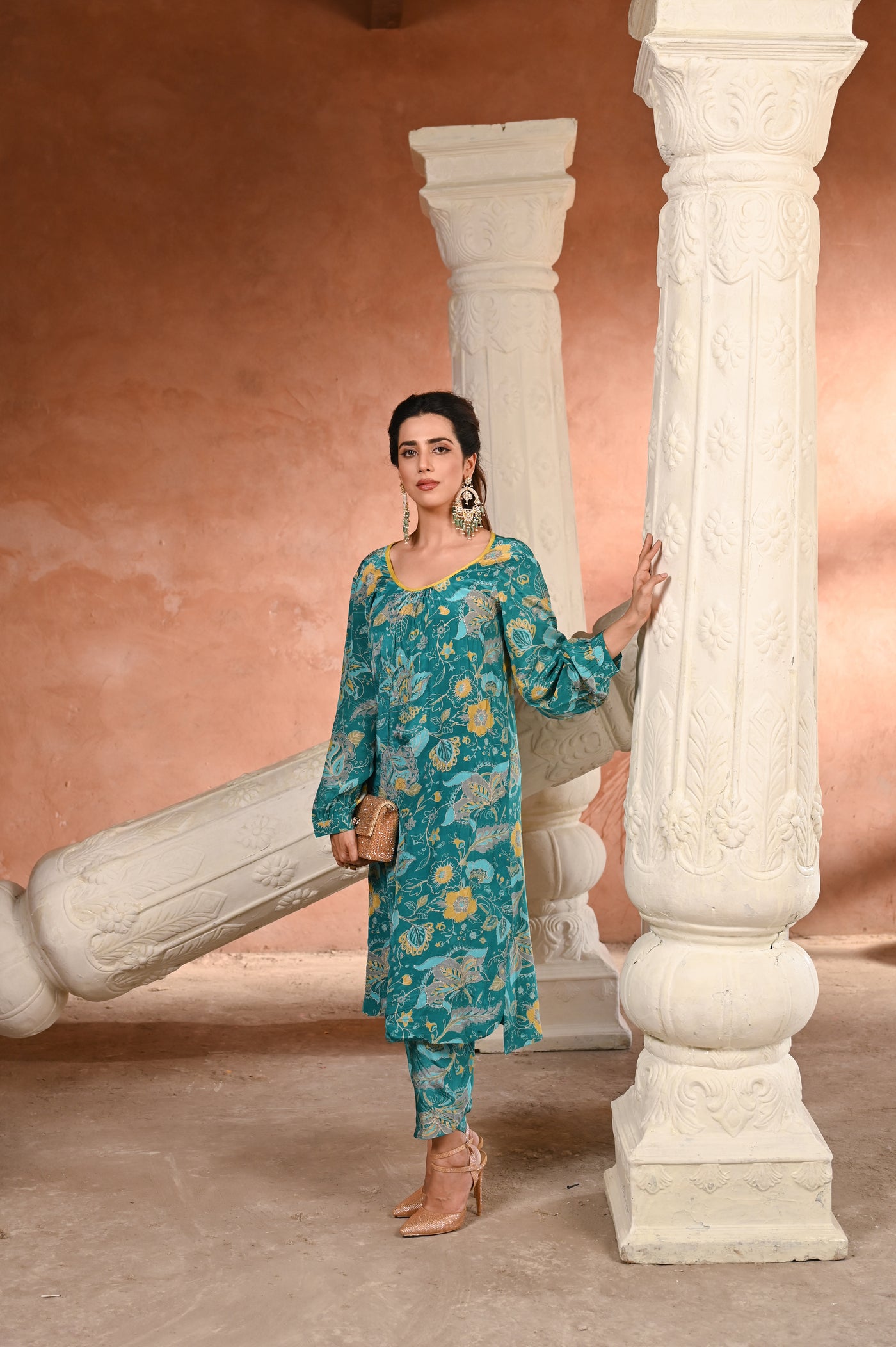 Rama Green Pure Crepe Spread Delicate Work Kurta with Overlapping Hem Pants