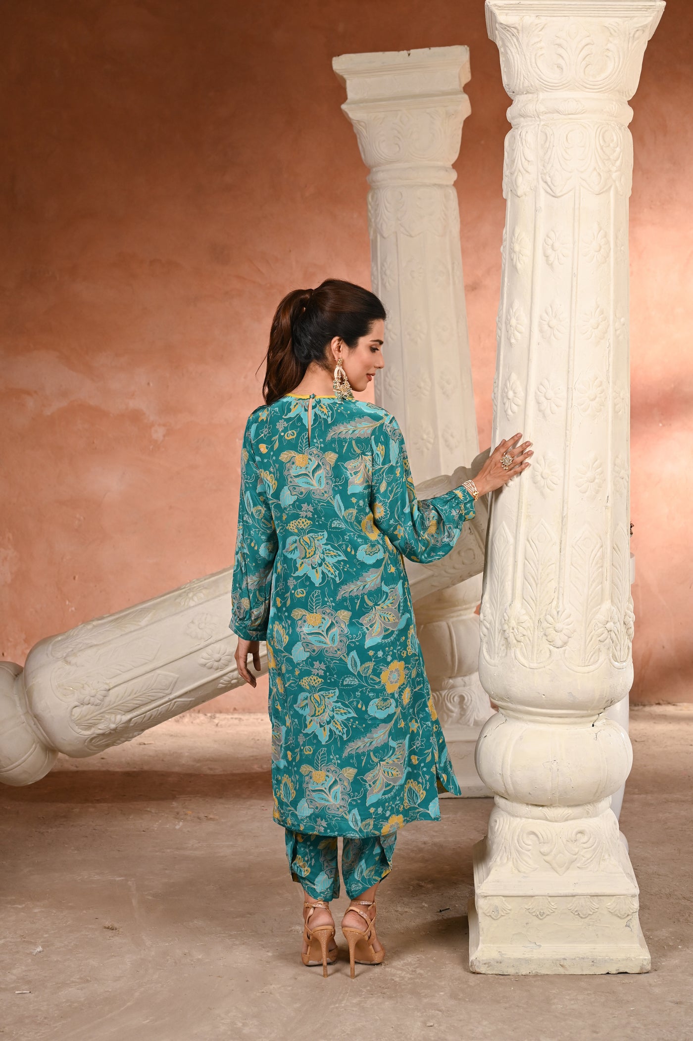 Rama Green Pure Crepe Spread Delicate Work Kurta with Overlapping Hem Pants