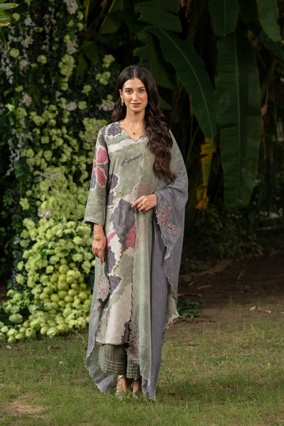 Geometric Green Floral Print Muslin Shimmer Suit Set with Thredle Work Handwork and Organza Zari Dupatta with Embroidered Cut Work and Scallope Pattern