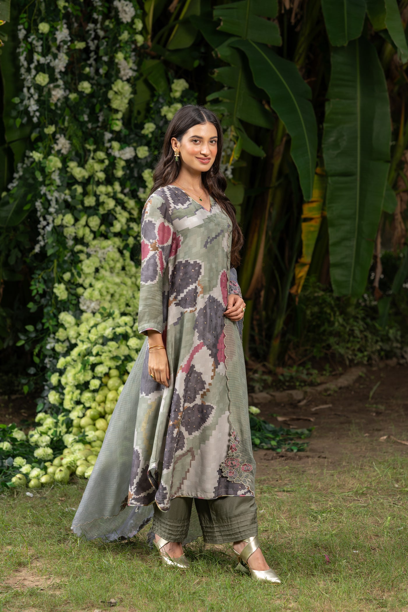 Geometric Green Floral Print Muslin Shimmer Suit Set with Thredle Work Handwork and Organza Zari Dupatta with Embroidered Cut Work and Scallope Pattern