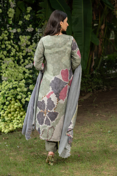 Geometric Green Floral Print Muslin Shimmer Suit Set with Thredle Work Handwork and Organza Zari Dupatta with Embroidered Cut Work and Scallope Pattern